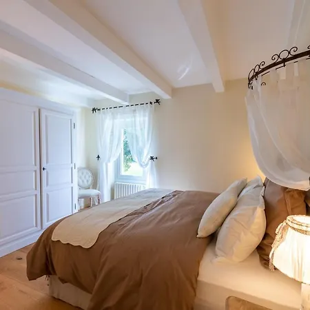 Les Caroubiers Bed & Breakfast *