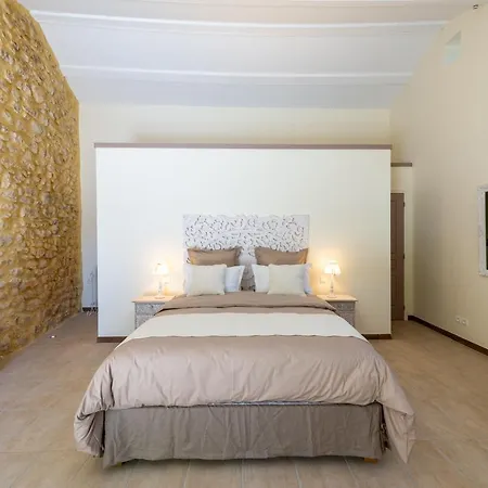 Bed & Breakfast Les Caroubiers *