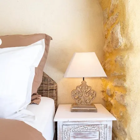 Bed & Breakfast Les Caroubiers *