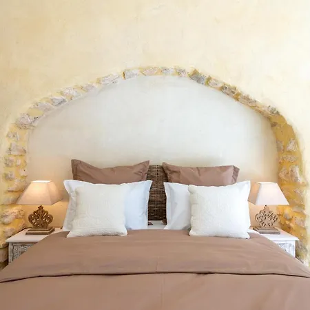 فندق مبيت وإفطار Les Caroubiers 4*