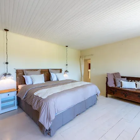 Les Caroubiers Bed & Breakfast Montsegur-sur-Lauzon