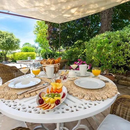 Bed & Breakfast Les Caroubiers *