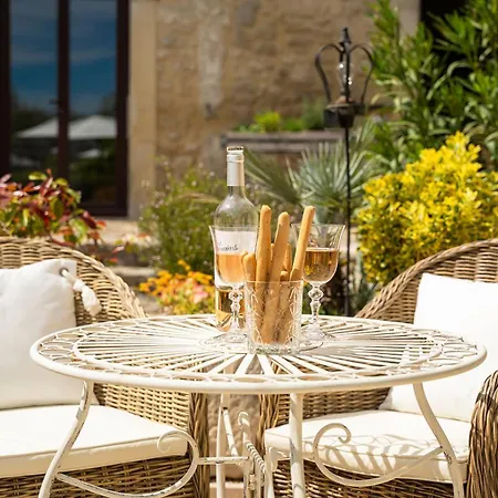 Bed and breakfast Les Caroubiers 4*