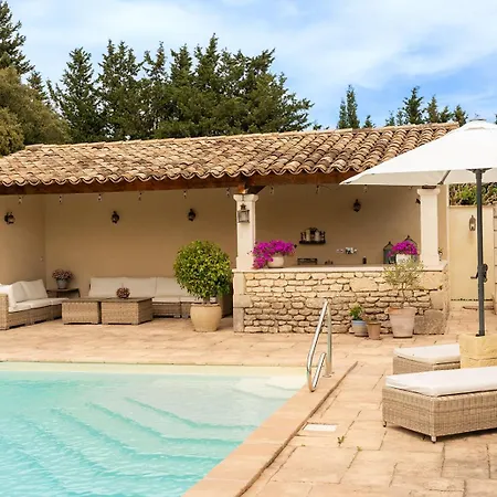 Les Caroubiers Bed & Breakfast 4*
